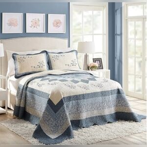 Modern Heirloom Charlotte Bedspread Full Size